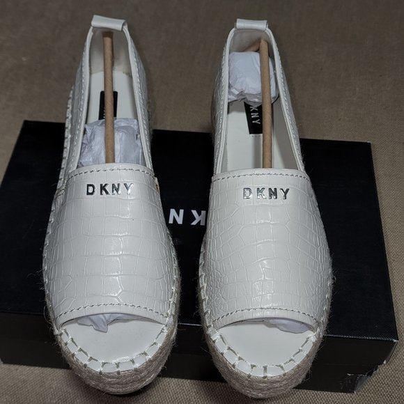 Wedge - Picture 2 of 3